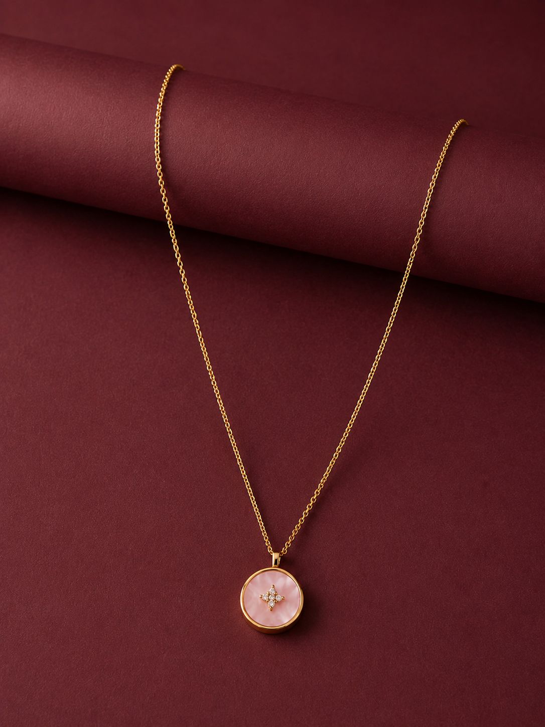 Exquisite handcrafted gold necklace at Vipul Jewellers Mumbai